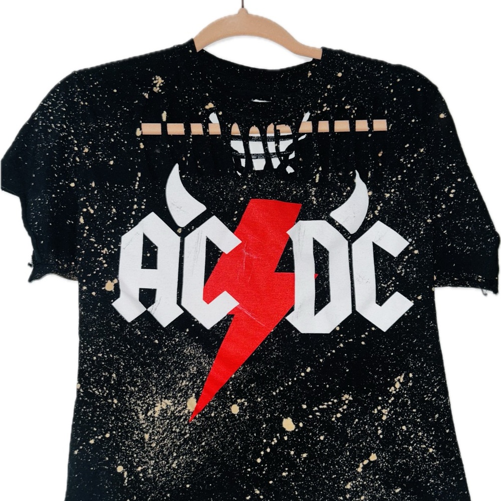 AC/DC Women’s Distressed Crop Black Graphic T-Shirt
